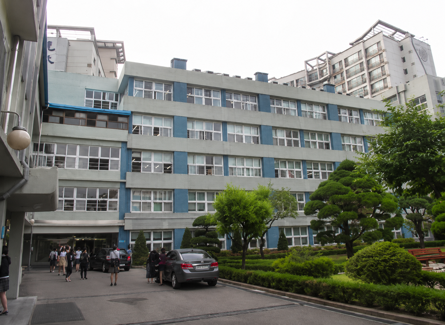 A Korean girls' high school building in Gangnam, Seoul