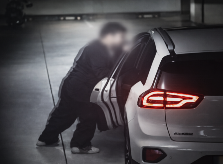 Underground parking lot kidnapping captured on CCTV