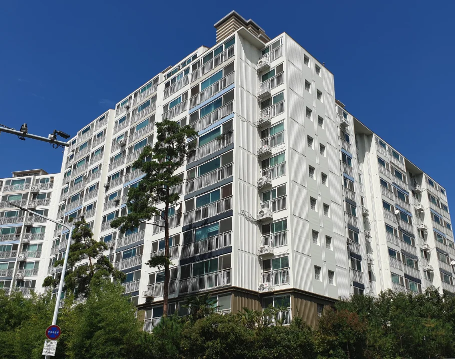 The luxury apartment complex in Dongbu Ichon-dong where the murder took place